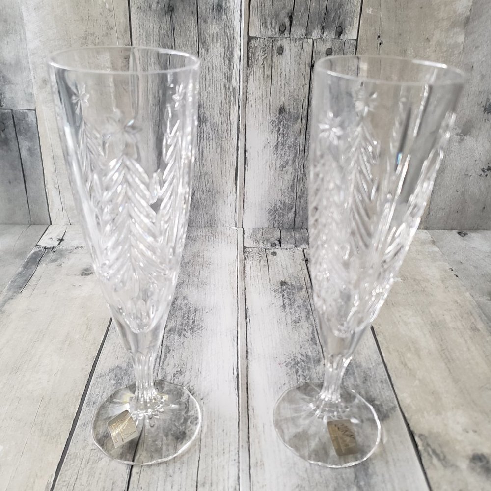 Unused – (set of 2) MIKASA Crystal  Christmas Tree Fluted Champagne Glasses